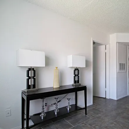 Image 5 - 2501 West Ocotillo Road, Phoenix, AZ 85017, USA - Apartment for rent