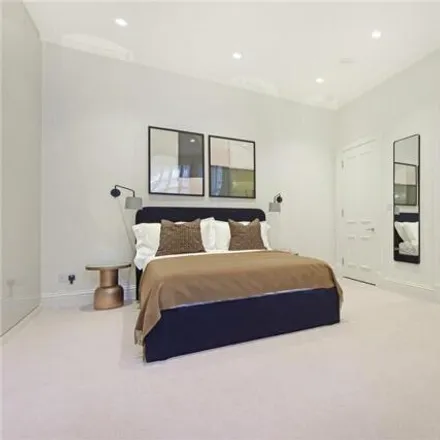 Image 3 - 28 Redcliffe Mews, London, SW10 9JT, United Kingdom - Room for rent