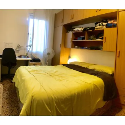 Rent this 3 bed room on Carrer de Mallorca in 518, 08013 Barcelona