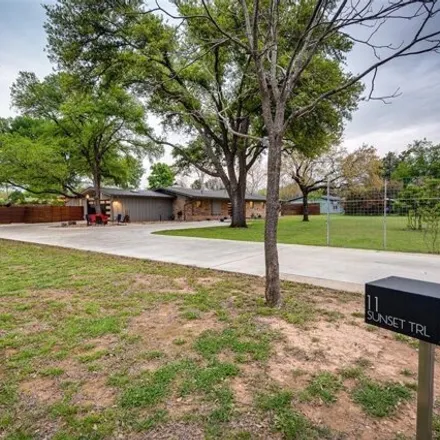 Image 2 - 11 Sunset Trail, Sunset Valley, Sunset Valley, TX 78745, USA - House for sale