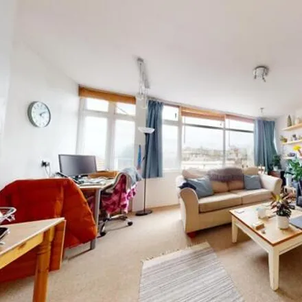 Rent this 2 bed apartment on York Avenue (Zone O) in York Avenue, Brighton