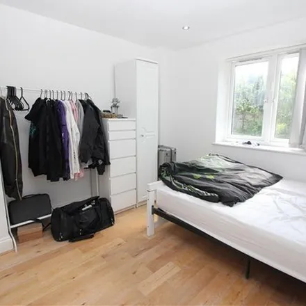 Image 4 - Dundalk House, Clark Street, St. George in the East, London, E1 3EU, United Kingdom - Apartment for rent
