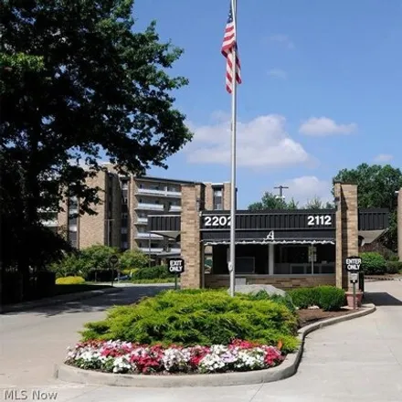 Buy this 1 bed condo on 2202 Acacia Park Drive in Lyndhurst, OH 44124