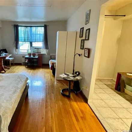 Image 3 - 64-00 Saunders Street, New York, NY 11374, USA - Apartment for sale