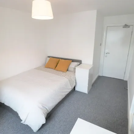 Image 2 - Samara Plaza, Clarendon Road, Leeds, LS2 9DT, United Kingdom - Apartment for rent