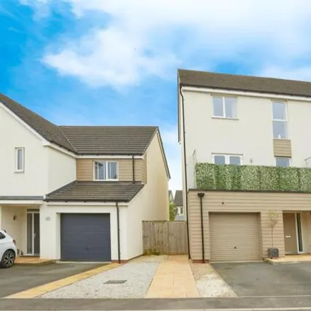 Buy this 4 bed townhouse on Olive Close in Branston, DE14 3GQ