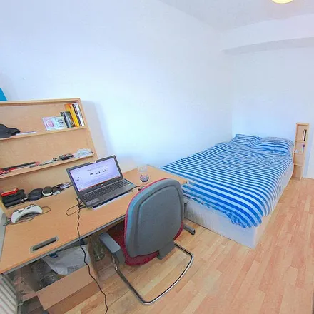 Image 1 - Kindersley House, Philchurch Place, St. George in the East, London, E1 1RR, United Kingdom - Room for rent