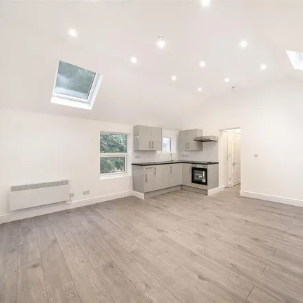 Rent this 1 bed apartment on Pembroke Road in London, SE25 6PX