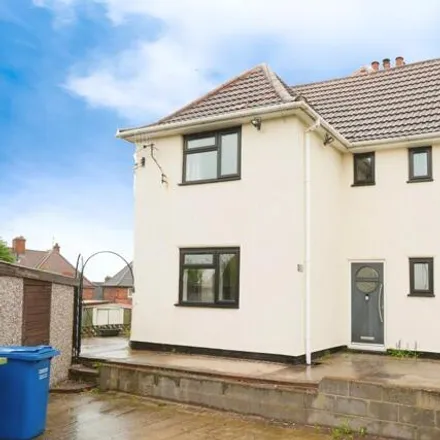 Buy this 3 bed duplex on Circular Road in Middlecroft, S43 3QU