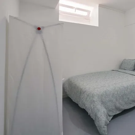 Rent this 14 bed room on Rua Carlos Malheiro Dias 11 in 1700-108 Lisbon, Portugal
