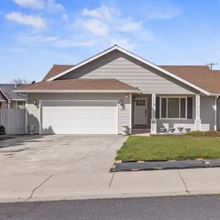 Buy this 3 bed house on 6418 Hilyard Avenue in Altamont, OR 97603