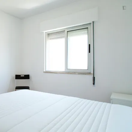 Rent this 3 bed room on Rua da Vila de São Martinho in 1500-618 Lisbon, Portugal