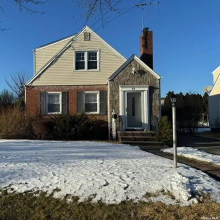 Rent this 3 bed house on 55 Oxford Street in Village of New Hyde Park, NY 11040