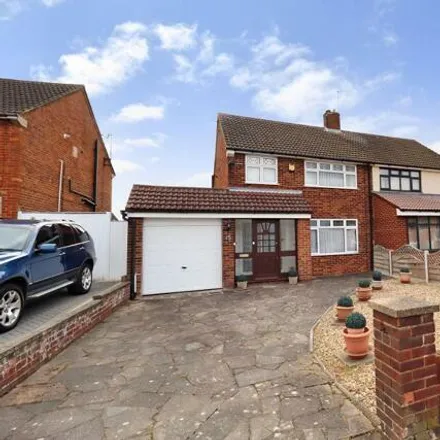 Buy this 3 bed duplex on Woodford Road in Dunstable, LU5 4JS