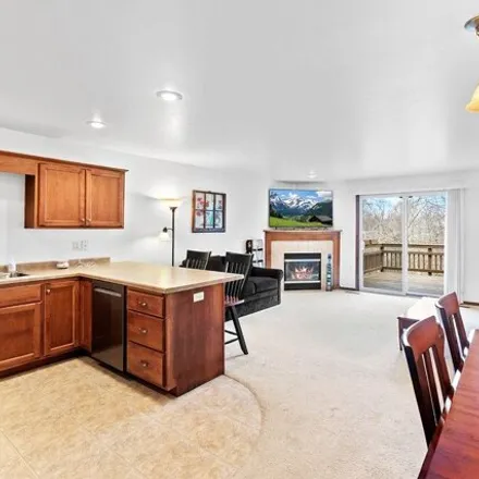 Image 3 - 1300 Willow Creek Parkway, Green Bay, WI 54311, USA - Condo for sale