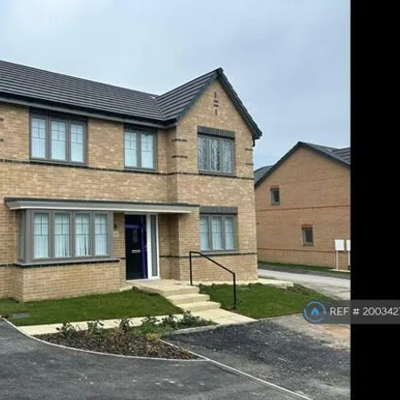 Rent this 4 bed house on Lapwing Close in Milnsbridge, HD4 5FF