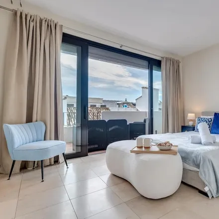 Image 1 - Puerto Banús (Hotel Pyr), Autovía del Mediterráneo, 29660 Marbella, Spain - Apartment for rent