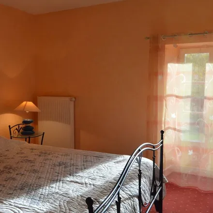 Rent this 2 bed townhouse on Rue de Saint-Aigny in 36300 Le Blanc, France