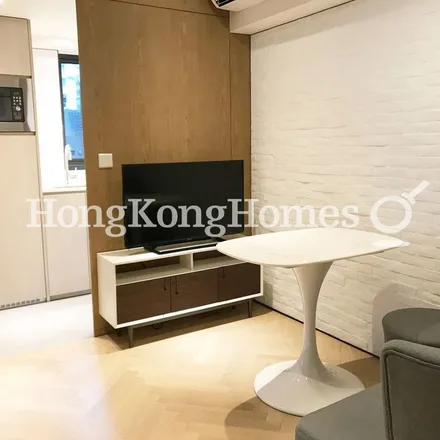 Image 4 - China, Hong Kong, Hong Kong Island, Wan Chai, Wing Fung Street, Star Studios II - Apartment for rent