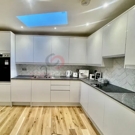 Rent this 2 bed apartment on 114 Askew Road in London, W12 9BL
