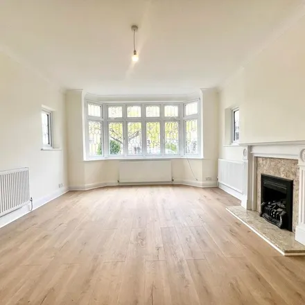 Rent this 4 bed apartment on Francis Road in London, HA5 2ST