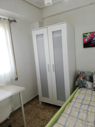 Rent this 3 bed room on Plaça del Vicari Ferrer in 1, 46017 Valencia