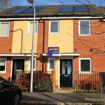 Rent this 2 bed townhouse on Tay Road in Reading, RG30 4DR