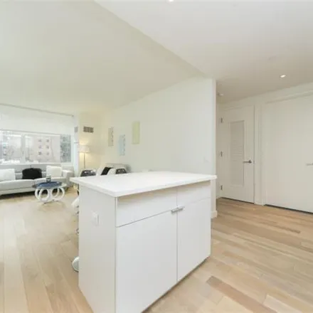Image 7 - 330 West 38th Street, New York, NY 10018, USA - Apartment for rent