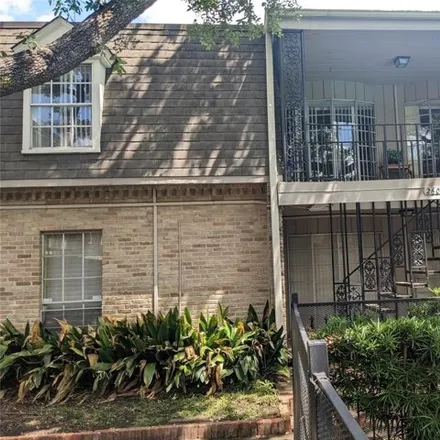Buy this 3 bed condo on 2571 Marilee Lane in Houston, TX 77057