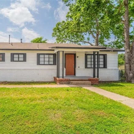 Buy this 4 bed house on 2538 Avenue G in Fort Worth, TX 76105
