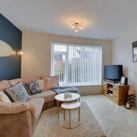 Image 5 - 23 Spen Approach, Leeds, LS16 5HF, United Kingdom - Duplex for sale