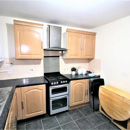 Rent this 5 bed apartment on unnamed road in London, E2 9QT