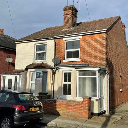 Rent this 3 bed duplex on Fairfax Motors in 86 Pownall Crescent, Colchester