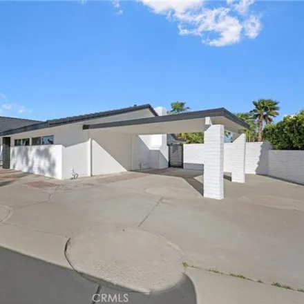 Image 2 - 2460 North Aurora Drive, Palm Springs, CA 92262, USA - House for sale