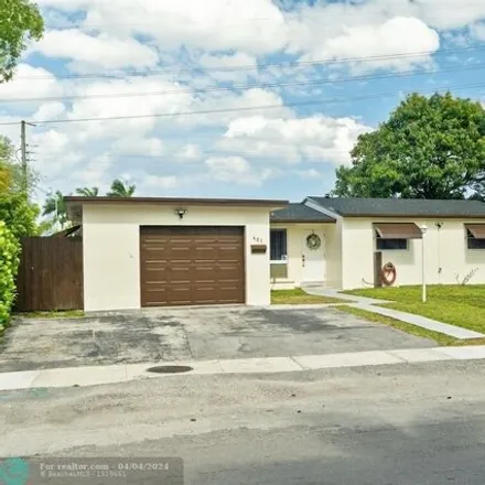 Image 3 - 401 Southwest 64th Parkway, Pembroke Pines, FL 33023, USA - House for sale