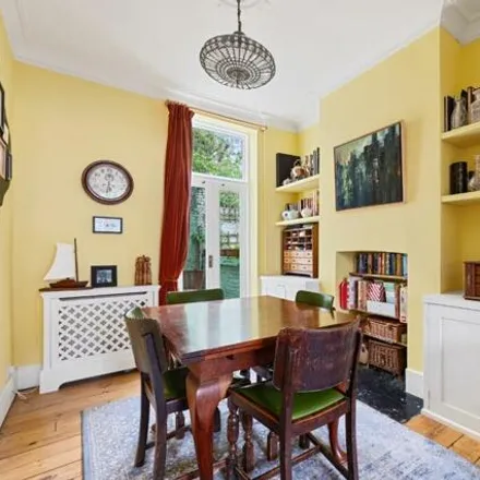 Image 4 - Painsthorpe Road, London, N16 0RB, United Kingdom - Townhouse for sale
