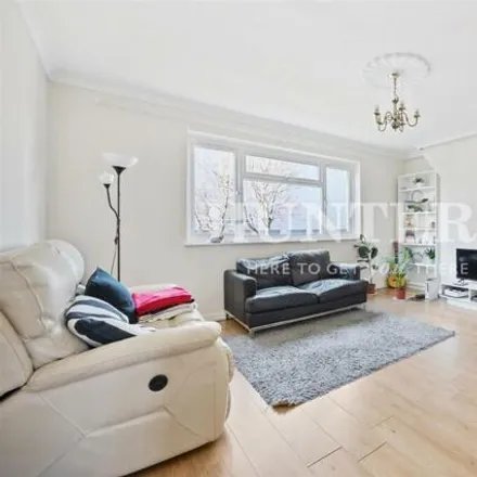 Rent this 3 bed apartment on 295 Hoxton Street in De Beauvoir Town, London