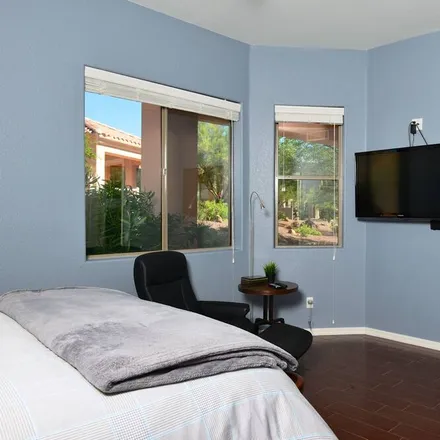 Rent this 2 bed condo on Oro Valley