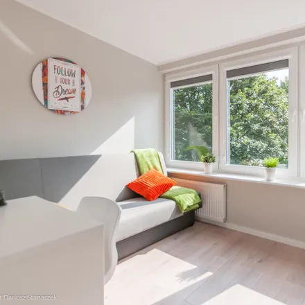 Rent this 6 bed room on Tylmana Gamerskiego 3 in 00-089 Warsaw, Poland