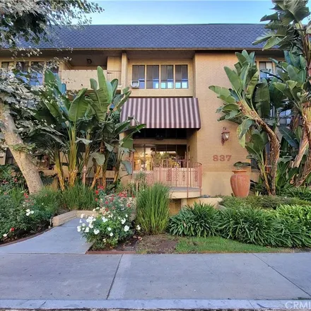 Rent this 2 bed apartment on 838 North West Knoll Drive in West Knoll Drive, West Hollywood