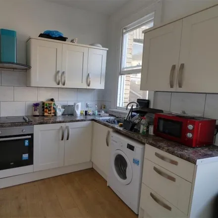 Rent this 1 bed room on City Centre in 26 Cambrian Road, Newport