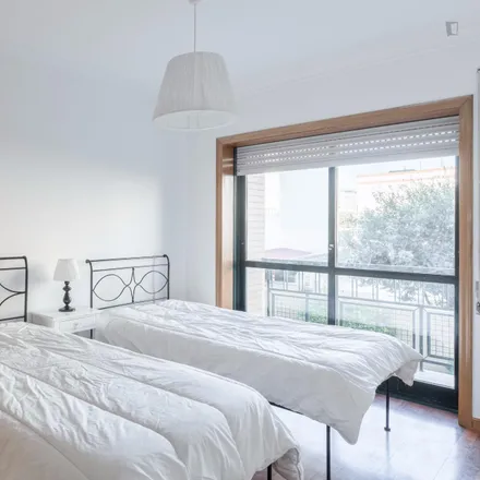 Rent this 3 bed room on Rua Mário Botas in 4465-092 Matosinhos, Portugal