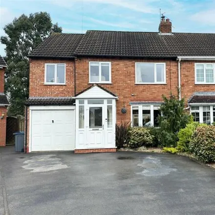 Buy this 5 bed duplex on Tudor Close in Highters Heath, B14 4TL