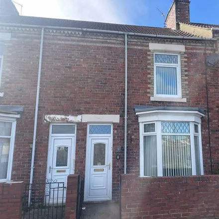 Rent this 2 bed townhouse on East View Terrace in Shildon, DL4 1EP