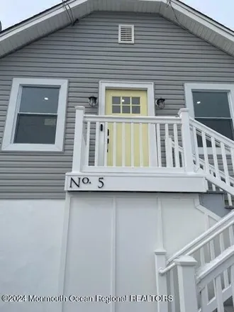 Rent this 3 bed house on 7 Pine View Avenue in Keansburg, NJ 07734