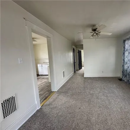 Image 3 - 216 Newburgh Avenue, Buffalo, NY 14215, USA - Apartment for rent
