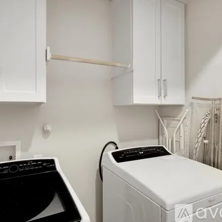 Image 4 - 2421 Throckmorton St, Unit 2421 - Townhouse for rent