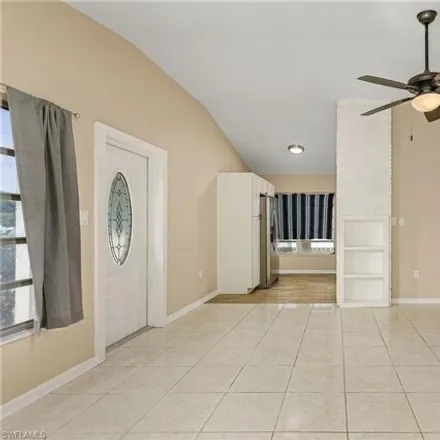 Image 7 - 285 Lakeview Drive, Salvista, North Fort Myers, FL 33917, USA - House for sale