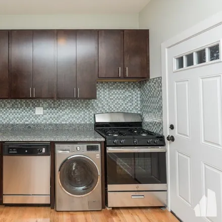 Rent this 3 bed apartment on 639 West Oakdale Avenue
