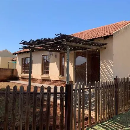Image 3 - Maple Road, Chantelle, Akasia, 0118, South Africa - Apartment for rent